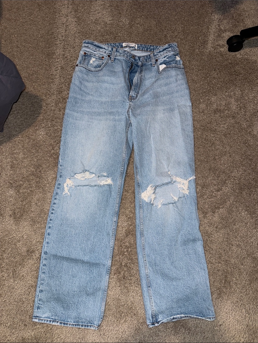 Abercrombie & Fitch Light Blue Curve love 90s relaxed high rise jeans